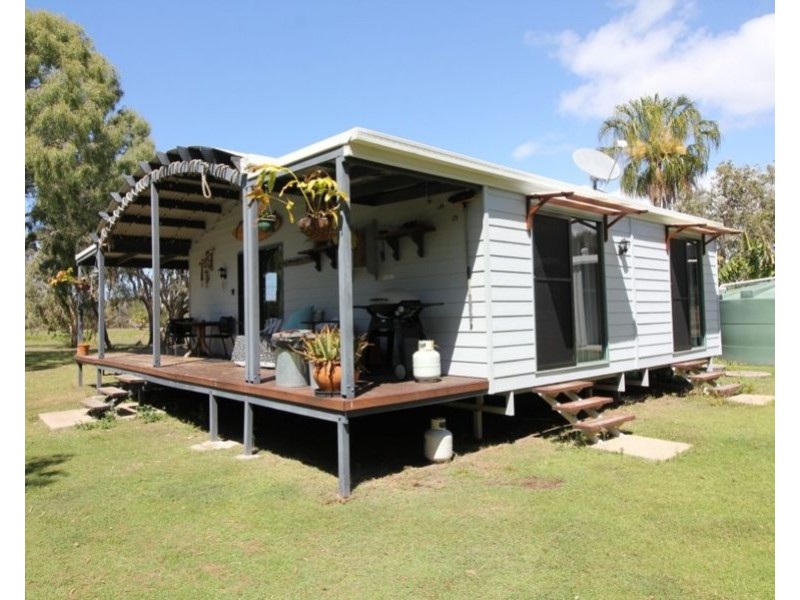 704 Fingerfield Road, Deepwater QLD 4674