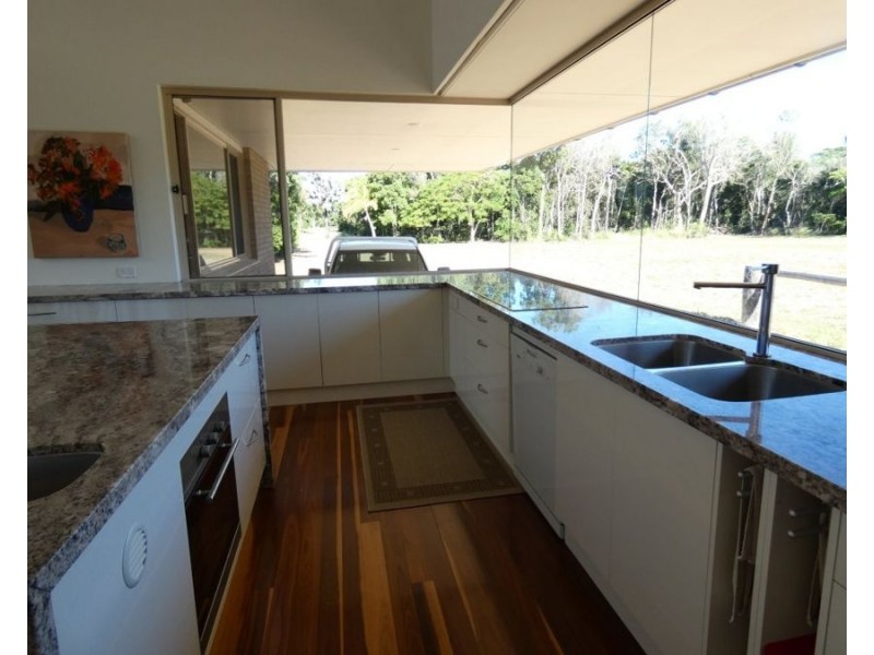 810 Fingerfield Road, Deepwater QLD 4674
