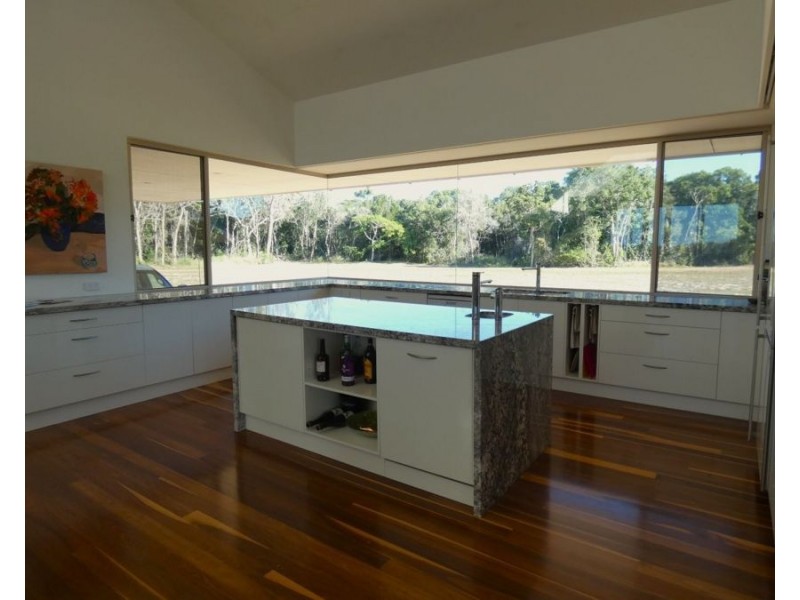 810 Fingerfield Road, Deepwater QLD 4674
