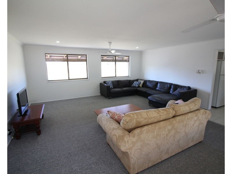 380 Fingerfield Road, Rules Beach QLD 4674