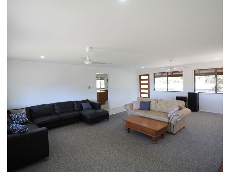 380 Fingerfield Road, Rules Beach QLD 4674