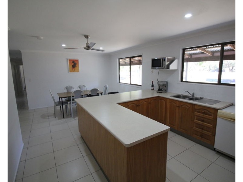 380 Fingerfield Road, Rules Beach QLD 4674