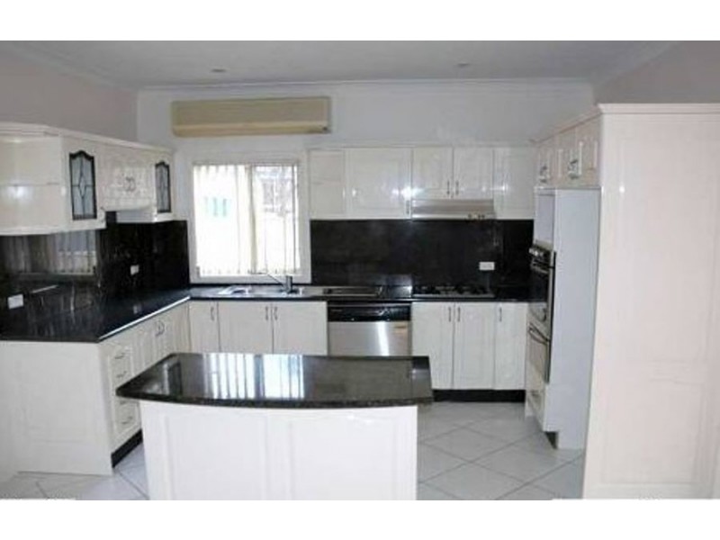 9 Avon Place, Toongabbie NSW 2146