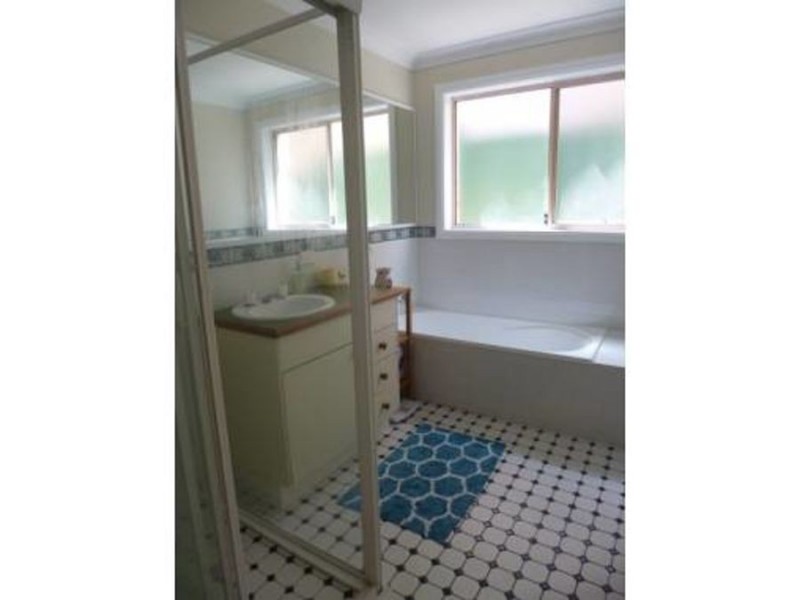 2a Bomaderry Crescent, Glenning Valley NSW 2261