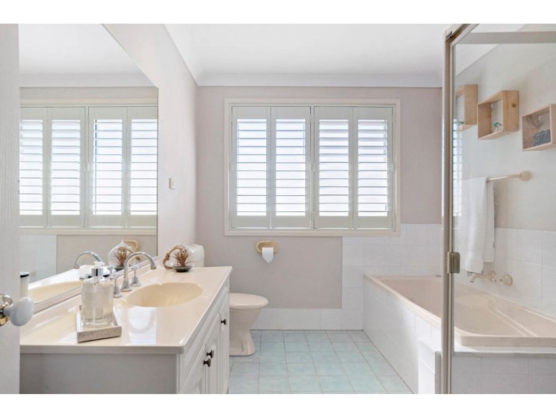 62 Aylward Avenue, Quakers Hill NSW 2763