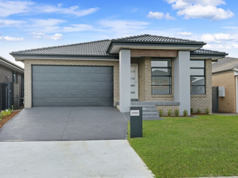5 Redden Crescent, Riverstone NSW 2765