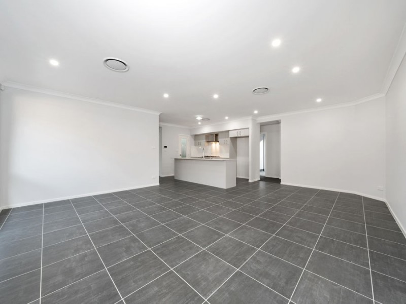 5 Redden Crescent, Riverstone NSW 2765