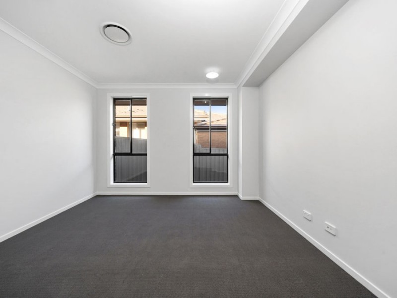 5 Redden Crescent, Riverstone NSW 2765