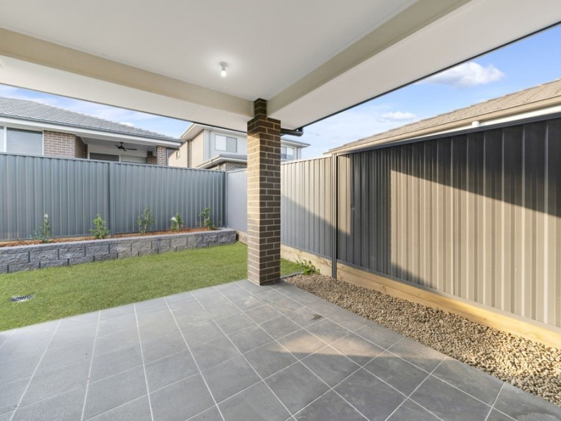 5 Redden Crescent, Riverstone NSW 2765