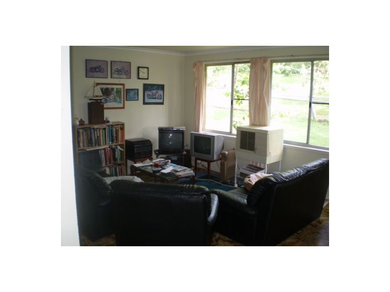 8 Forsyth Street, Gin Gin QLD 4671