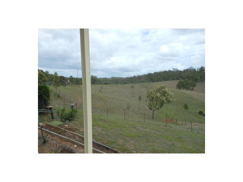 33 Woodswallow Drive, Gin Gin QLD 4671