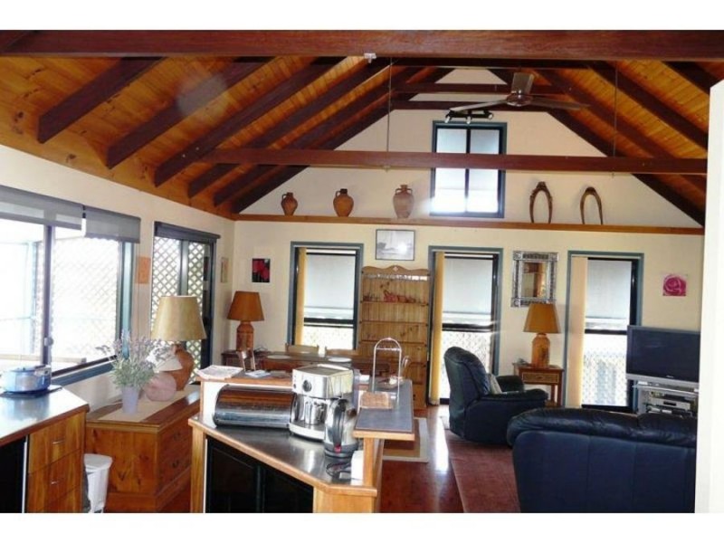 18 Corser Street, Burnett Heads QLD 4670