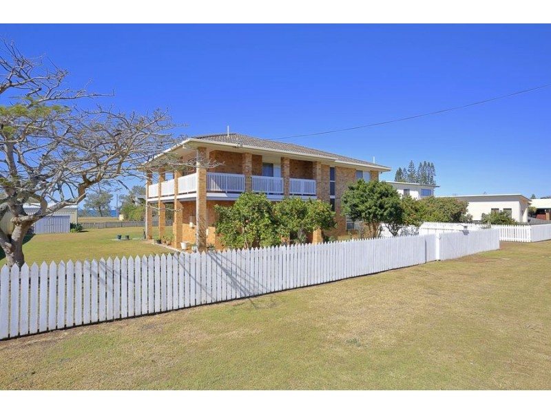 50 Hunter Street, Burnett Heads QLD 4670