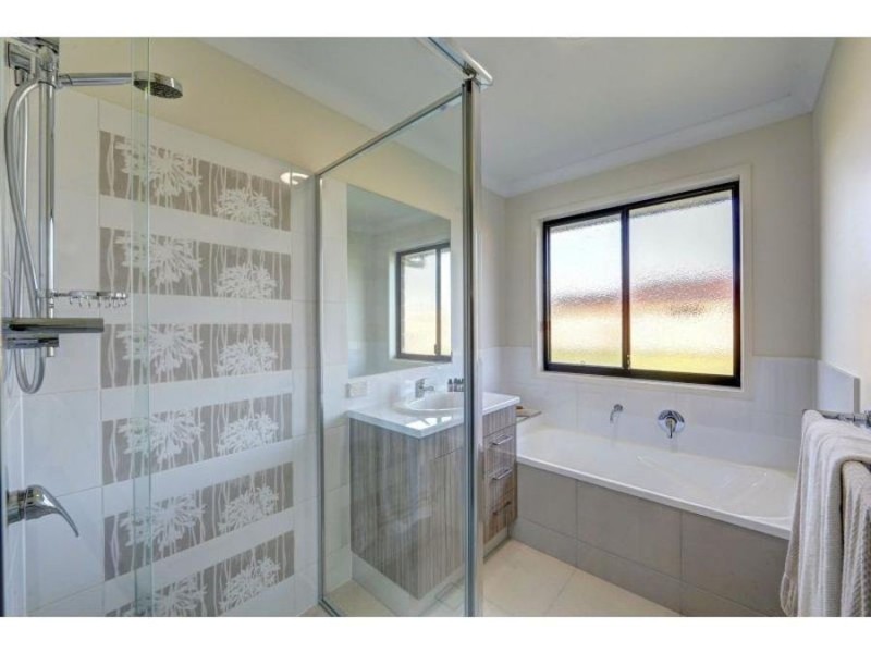 2 Sandstone Street, Burnett Heads QLD 4670