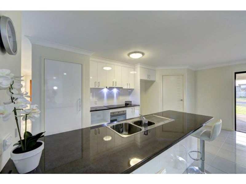 2 Sandstone Street, Burnett Heads QLD 4670