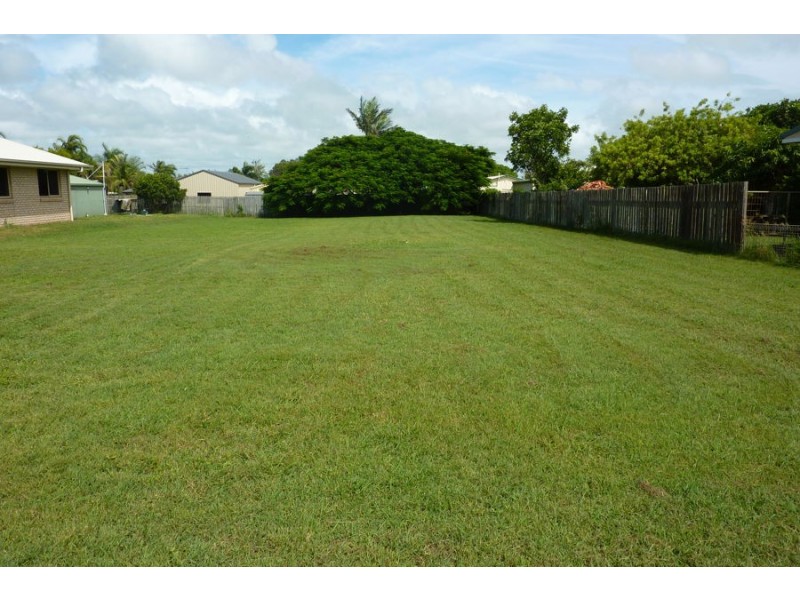 5 Moore Street, Burnett Heads QLD 4670