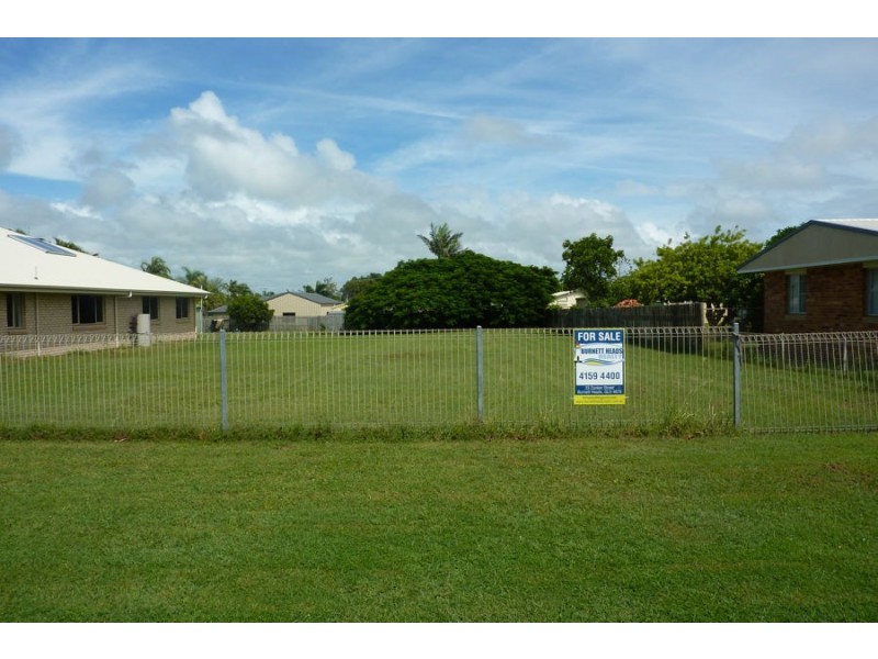 5 Moore Street, Burnett Heads QLD 4670