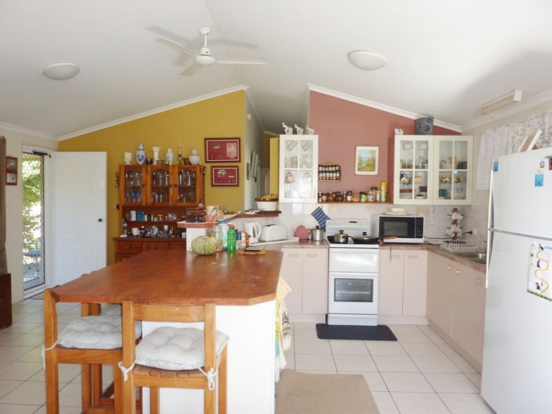 33 Shell Street, Burnett Heads QLD 4670