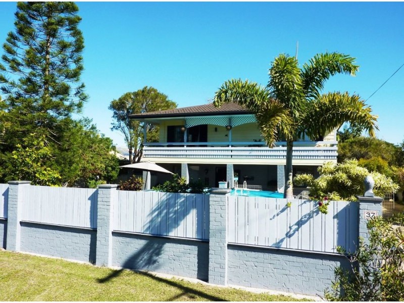 37 Wave Street, Burnett Heads QLD 4670