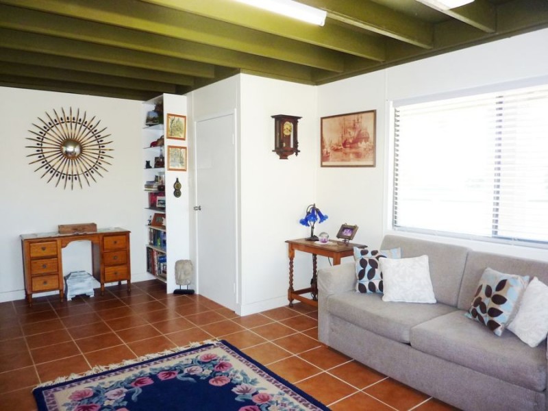 37 Wave Street, Burnett Heads QLD 4670