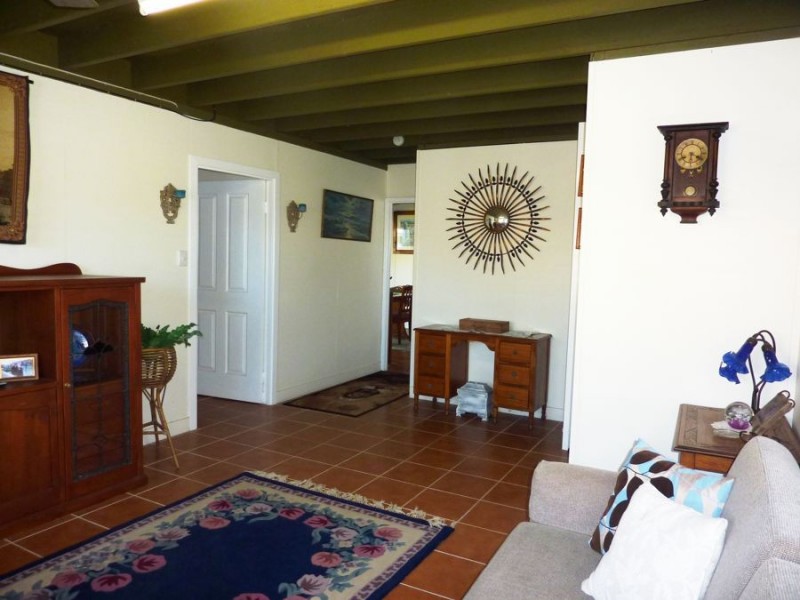 37 Wave Street, Burnett Heads QLD 4670