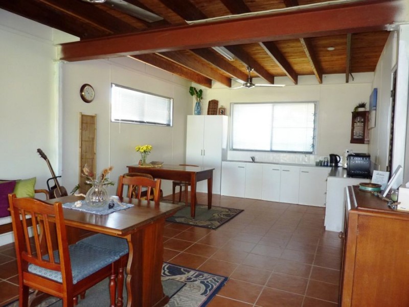 37 Wave Street, Burnett Heads QLD 4670