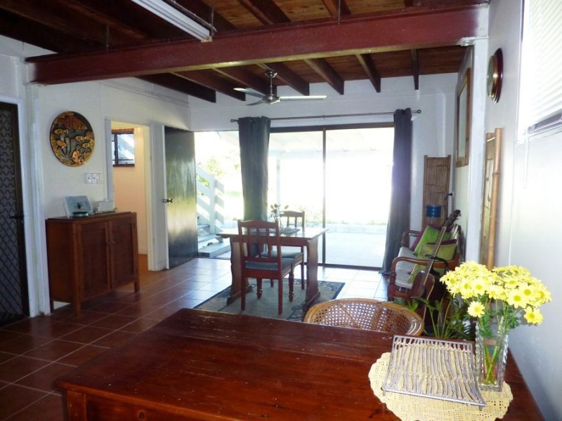 37 Wave Street, Burnett Heads QLD 4670