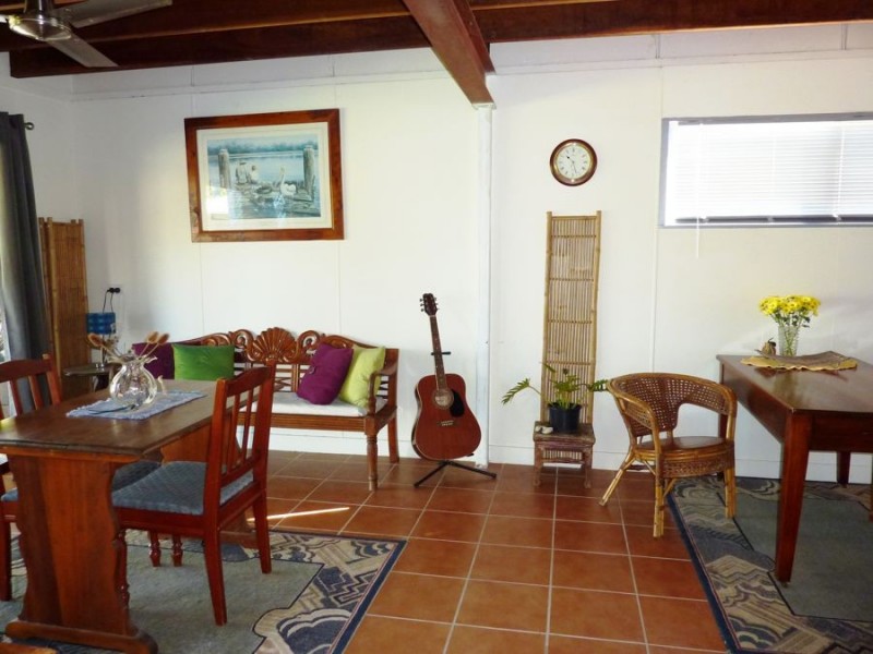 37 Wave Street, Burnett Heads QLD 4670