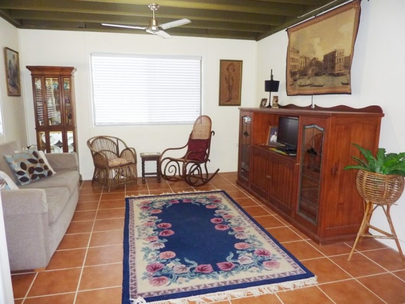 37 Wave Street, Burnett Heads QLD 4670