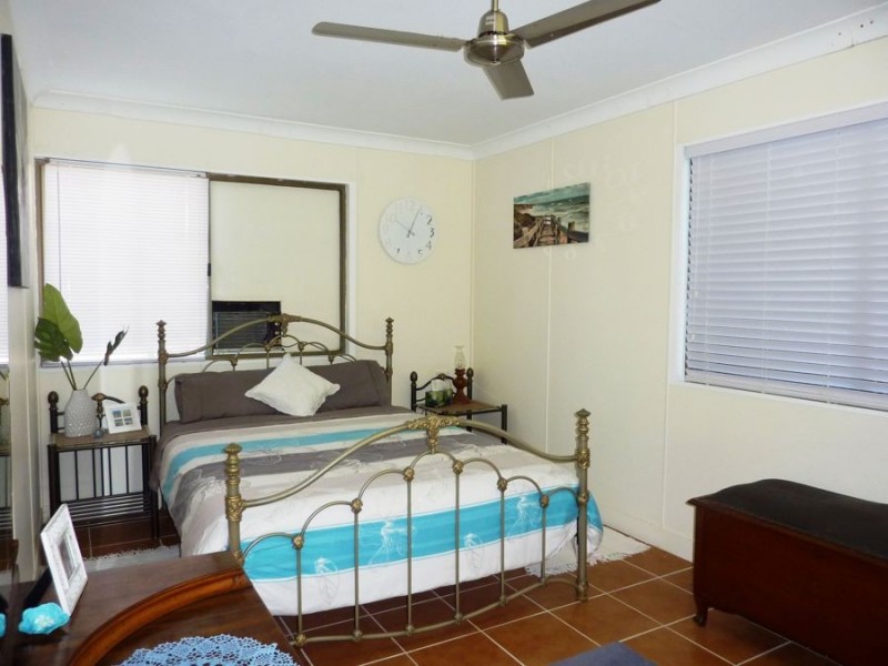 37 Wave Street, Burnett Heads QLD 4670