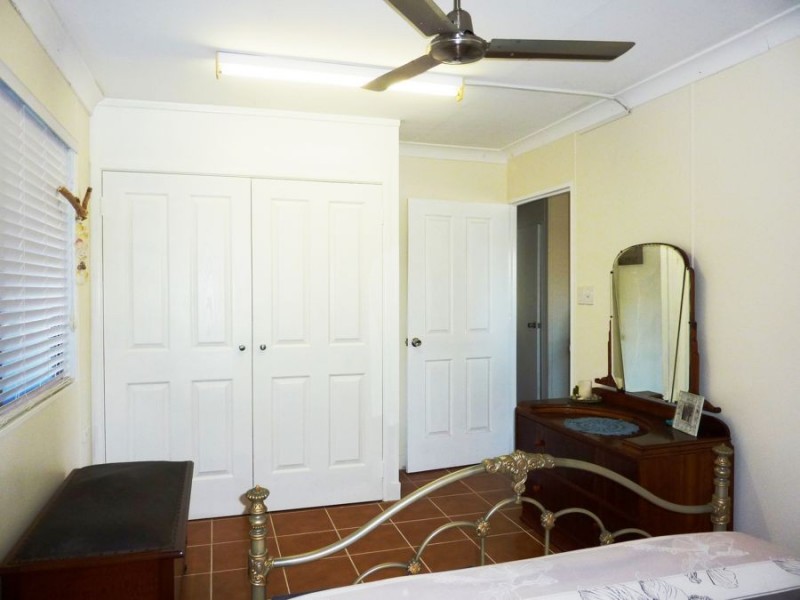 37 Wave Street, Burnett Heads QLD 4670