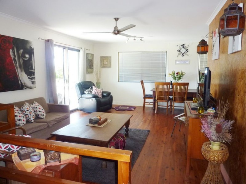 37 Wave Street, Burnett Heads QLD 4670