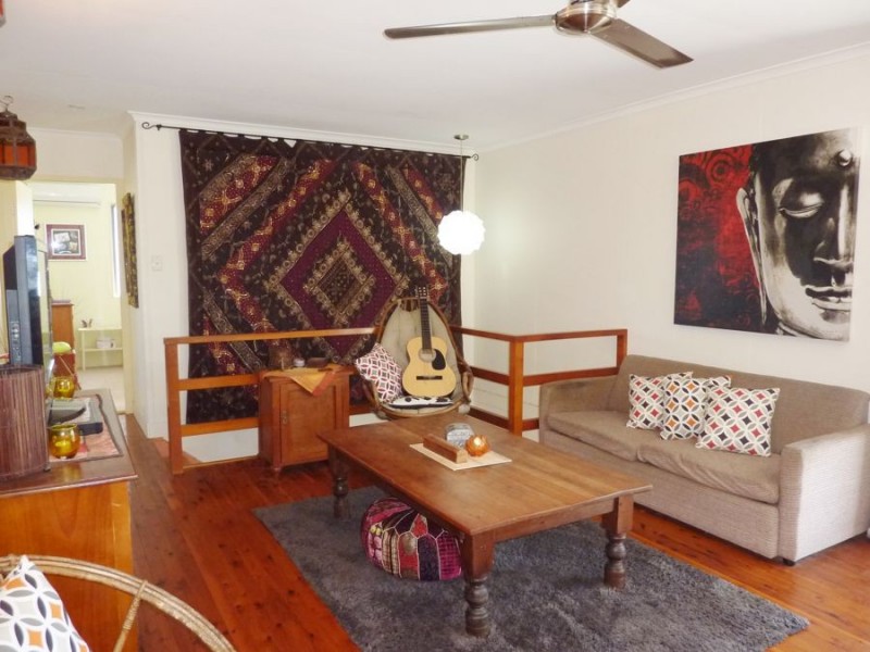 37 Wave Street, Burnett Heads QLD 4670