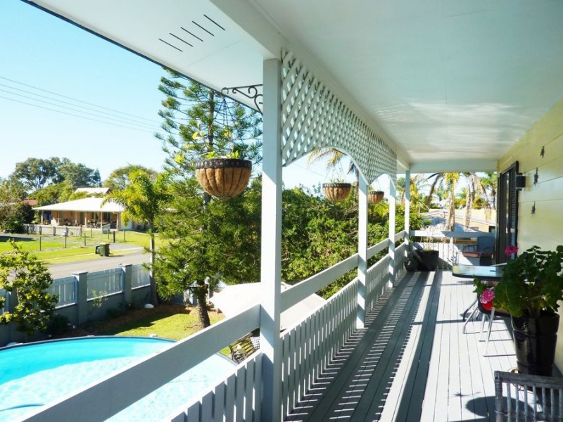 37 Wave Street, Burnett Heads QLD 4670