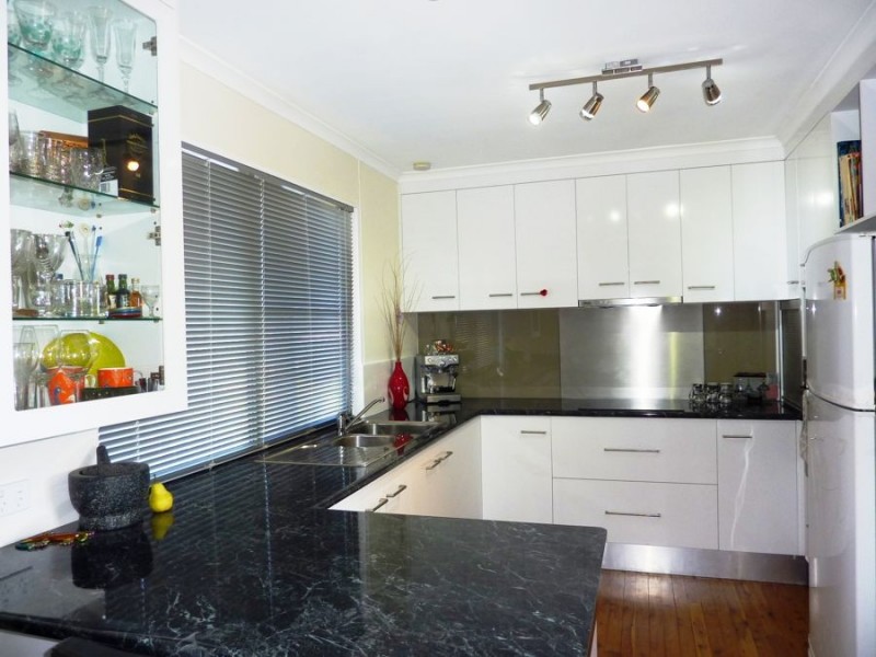 37 Wave Street, Burnett Heads QLD 4670