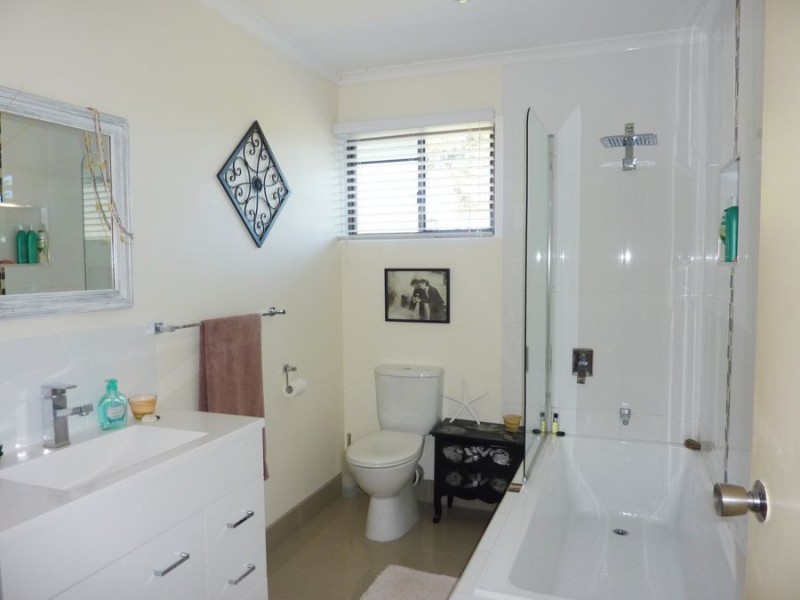 37 Wave Street, Burnett Heads QLD 4670