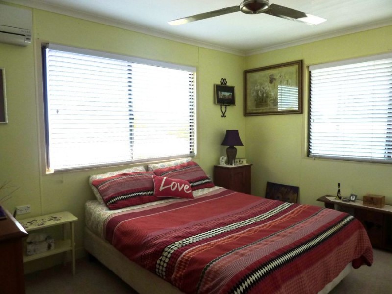 37 Wave Street, Burnett Heads QLD 4670