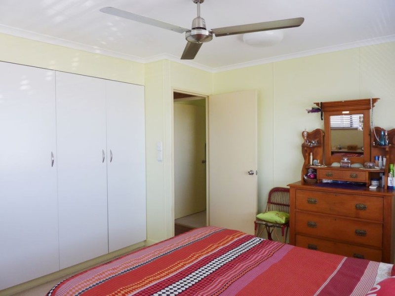 37 Wave Street, Burnett Heads QLD 4670