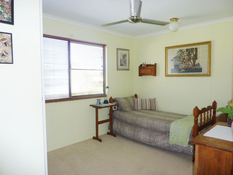 37 Wave Street, Burnett Heads QLD 4670