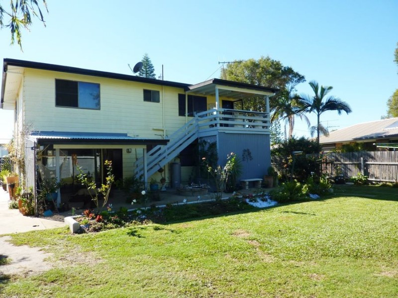 37 Wave Street, Burnett Heads QLD 4670