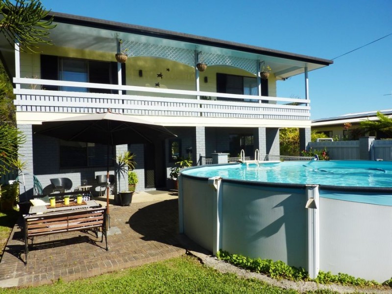 37 Wave Street, Burnett Heads QLD 4670