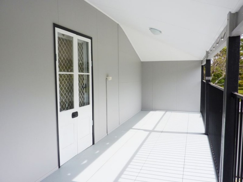 8 Harbour Esplanade, Burnett Heads QLD 4670