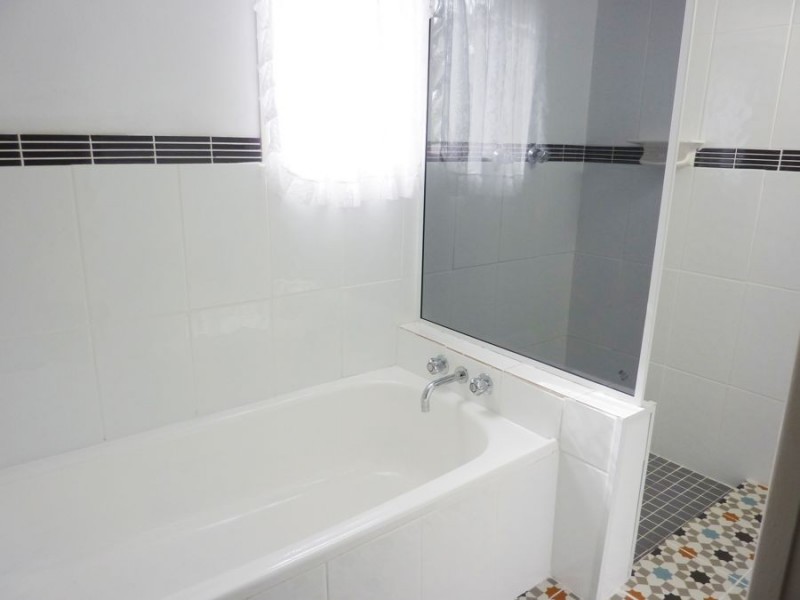8 Harbour Esplanade, Burnett Heads QLD 4670
