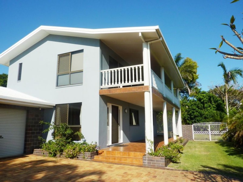 3 Byron Street, Burnett Heads QLD 4670