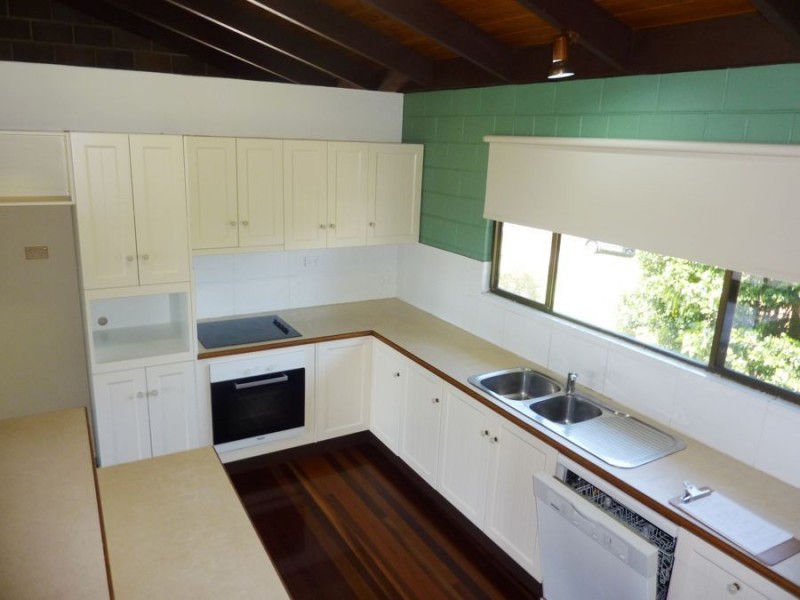 3 Byron Street, Burnett Heads QLD 4670