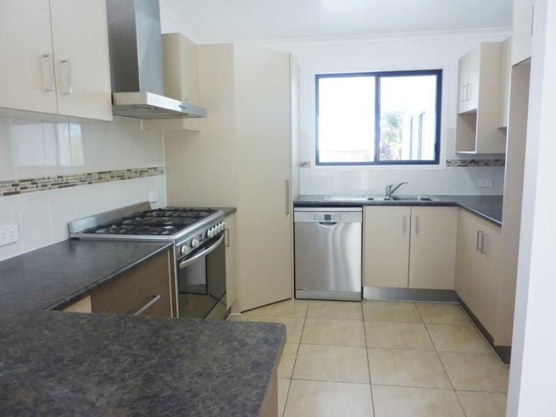 33 Dante Street, Burnett Heads QLD 4670