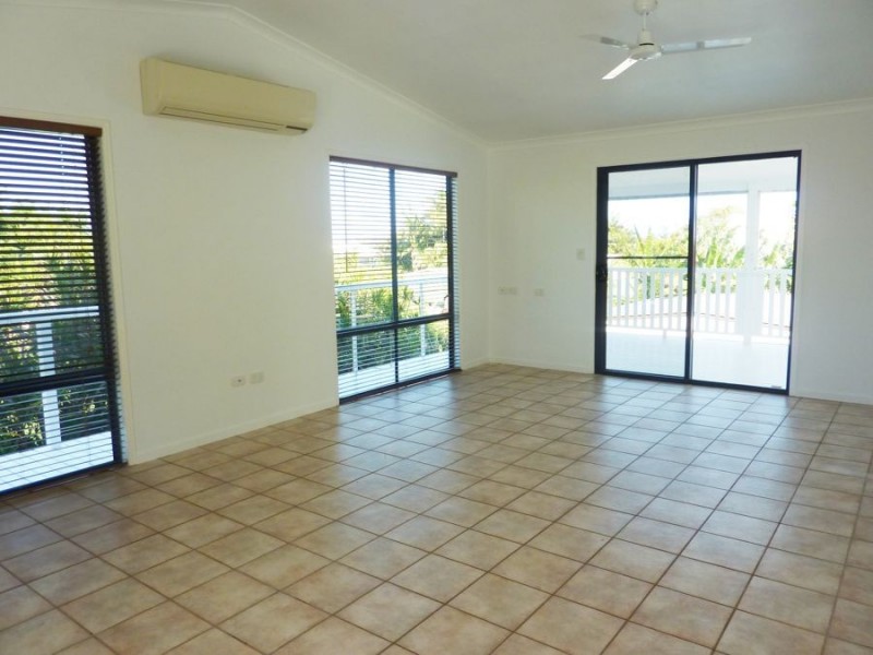 33 Dante Street, Burnett Heads QLD 4670