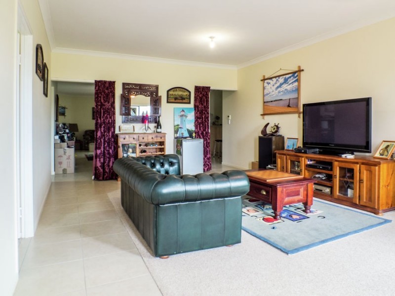 42 Gibsons Road, Burnett Heads QLD 4670