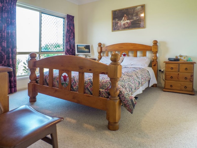 42 Gibsons Road, Burnett Heads QLD 4670