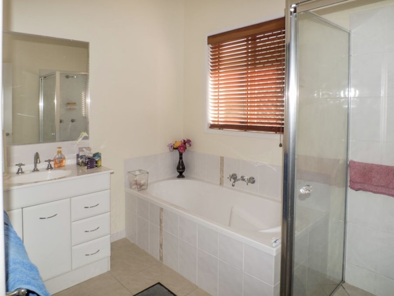 42 Gibsons Road, Burnett Heads QLD 4670